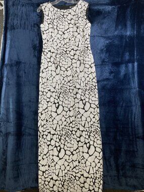 Nina Raynor Textured Geometric Gown Black White